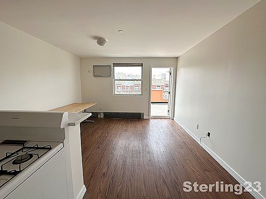 5th image of 3037 30th St #5