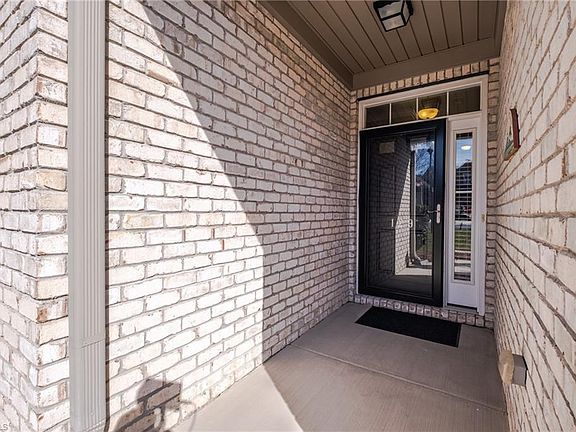 3rd image of 129 Englewood Ct