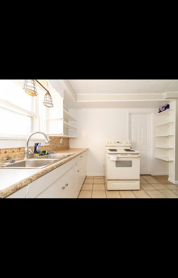 3 bed, 1200 sqft, $1,700 — Photo 3