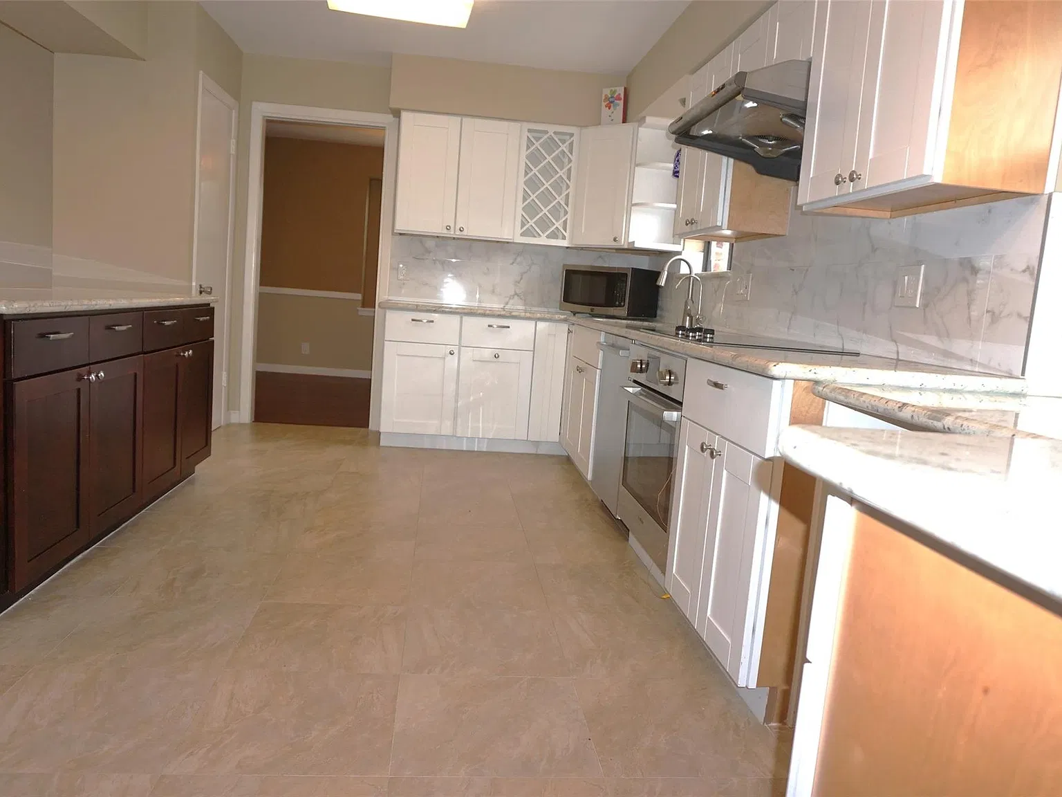 3 bed, 2.0 bath, 1735 sqft, $2,600 — Photo 4