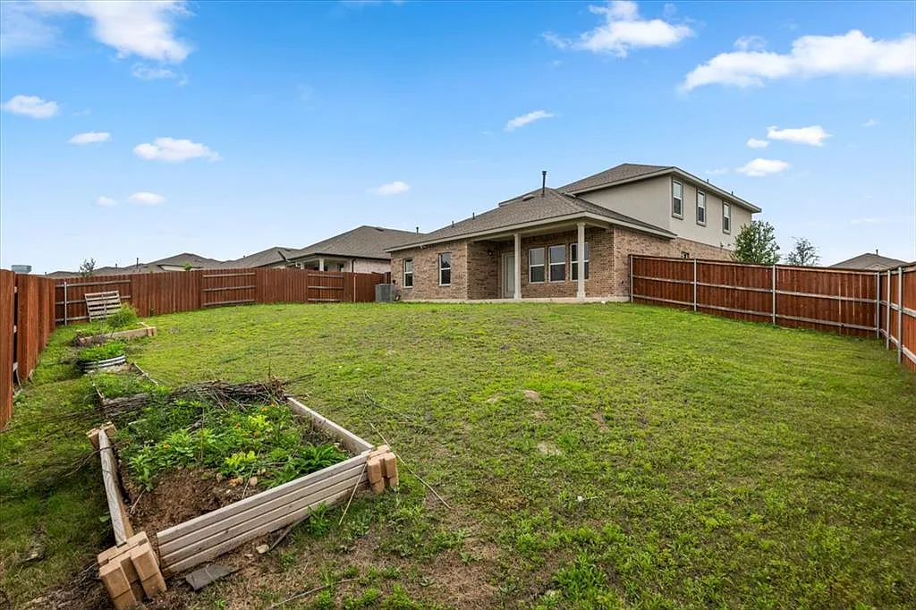 5 bed, 2845 sqft, $2,695 — Photo 4