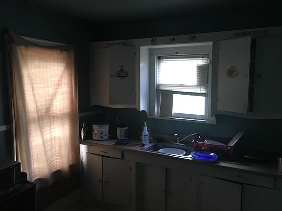 5th image of 213 Blevins St