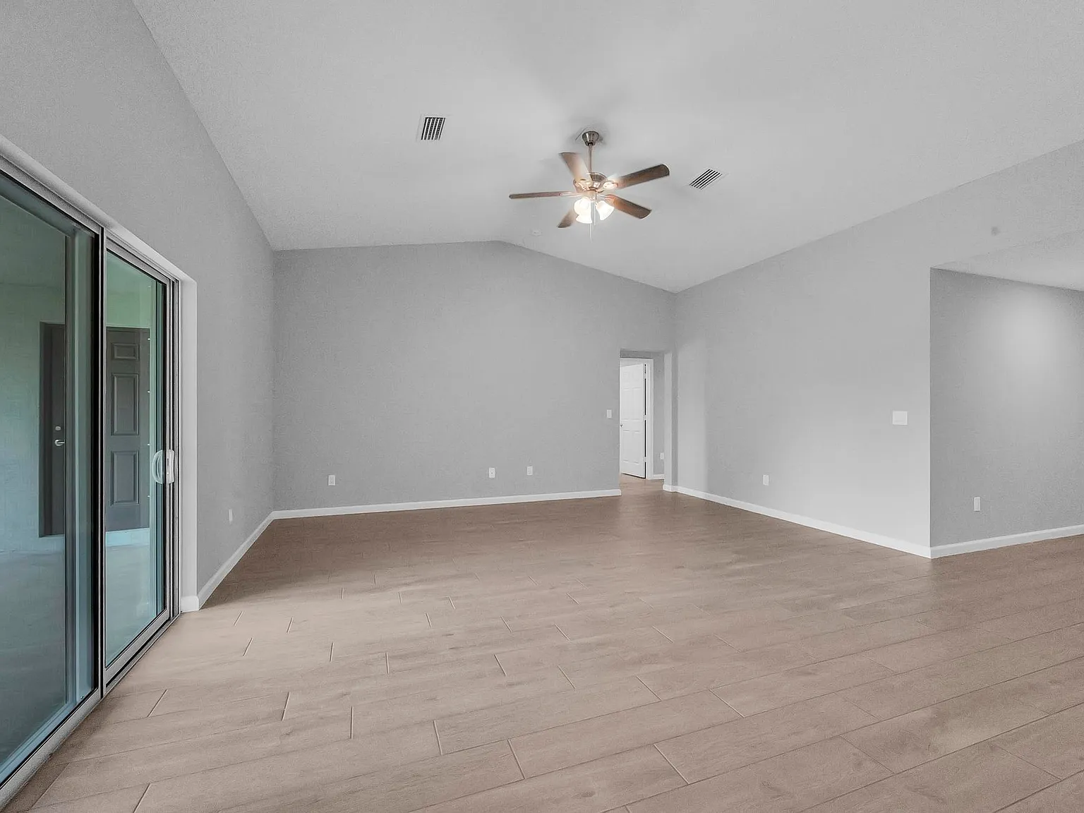 4 bed, 3.0 bath, 2069 sqft, $2,975 — Photo 4