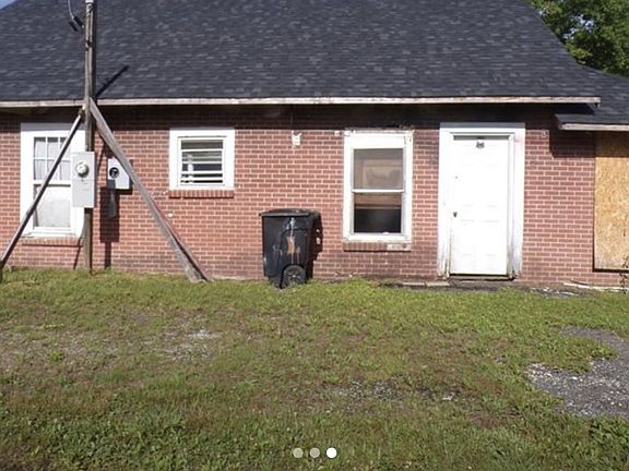 2nd image of 149 Hamburg St