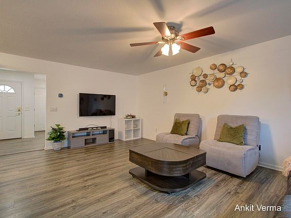 5th image of 2430 Rosewood North Dr #B