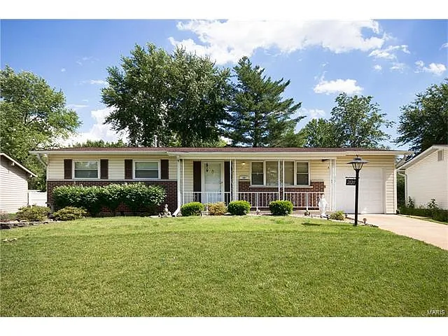 2120 Splendor Dr photo 1