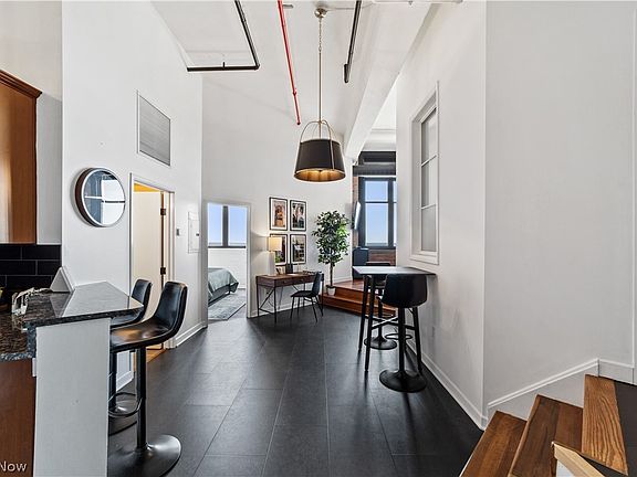 2nd image of 1133 W 9th St APT 602