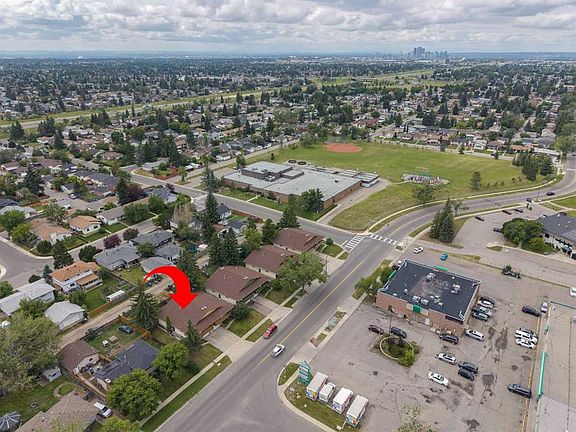 2nd image of 6215 N Rundlehorn Dr NE