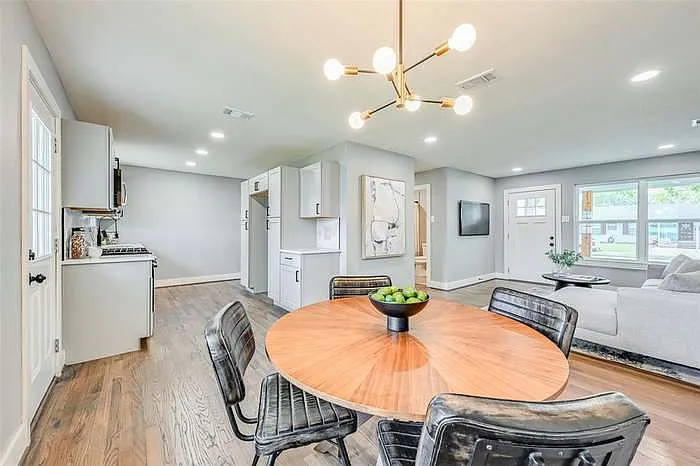 2729 Lockhart Ave — Photo 5