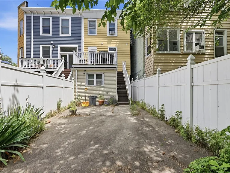 39 Waverly St #1 — Photo 15