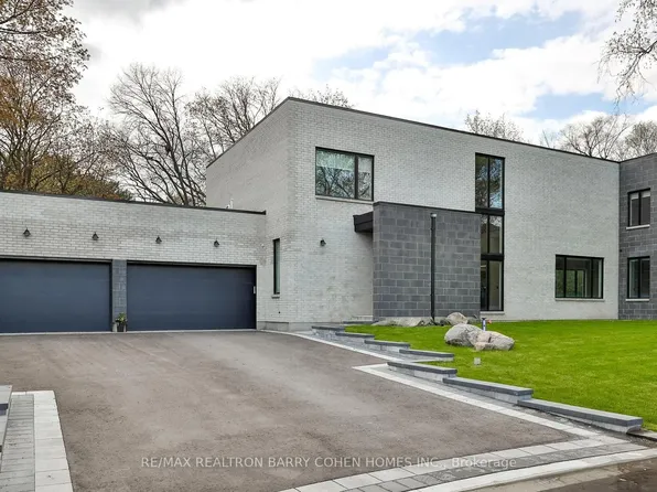 4 Sunflower Ct, Markham, ON L3T 2W3