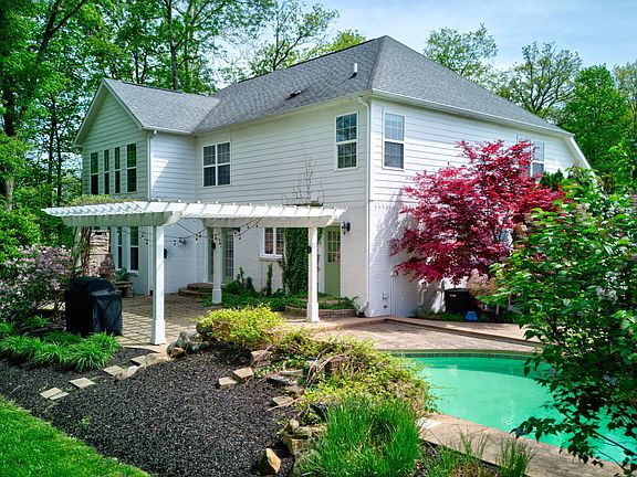 3rd image of 1422 Penny Ln
