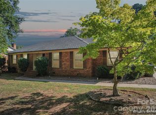 13507 Four Oaks Ln, Matthews, NC 28105