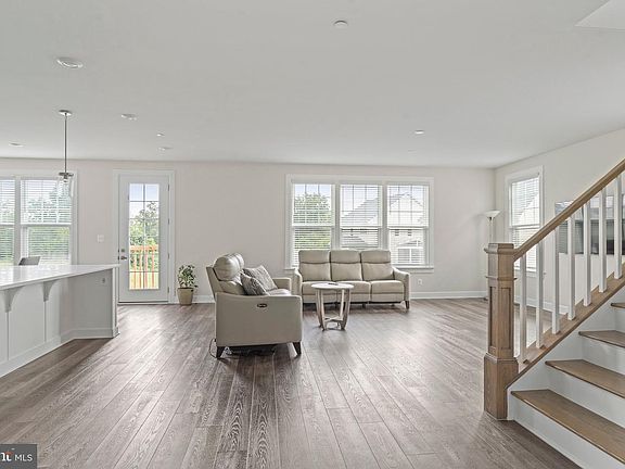 5th image of 11151 Eugene Ave