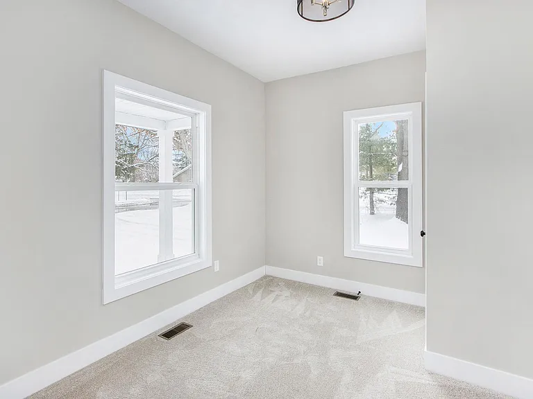 241 Sherman St — Photo 6