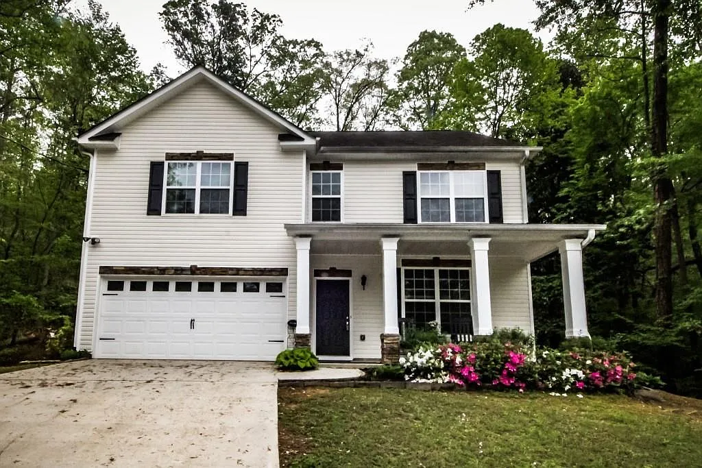 4 bed, 2.5 bath, 2349 sqft, $2,700 — Photo 1