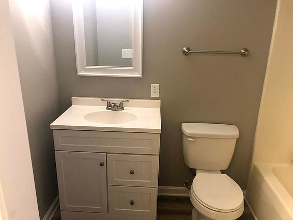 3rd image of 210 Beechcliff Cir