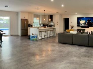 290 NE 151st St, Miami, FL 33162