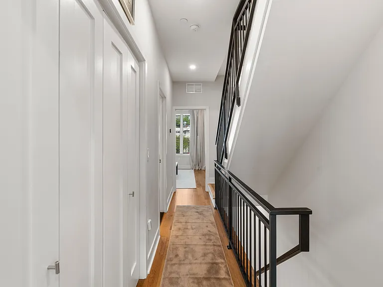 3590 Calumet St — Photo 20