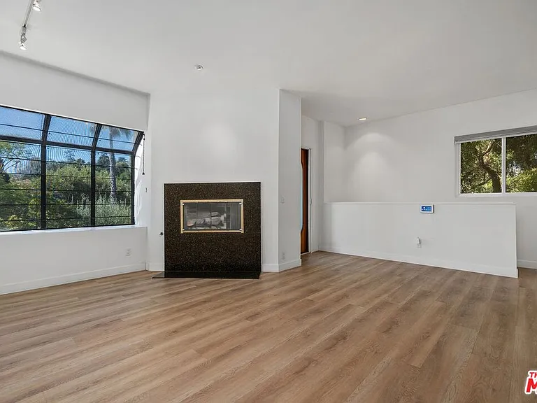 3023 Berkeley Ave #8 — Photo 7