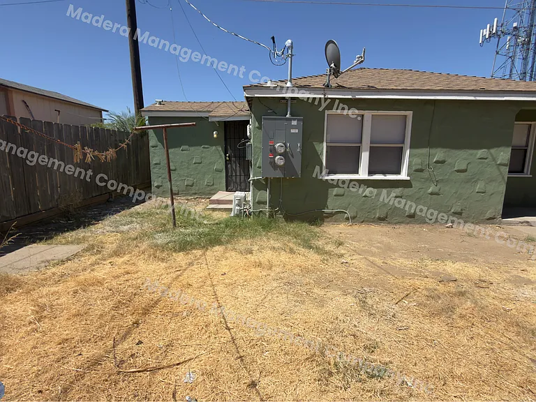 712 3/4 S D St — Photo 2