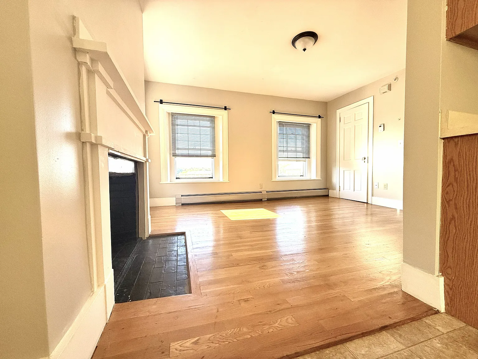 1 bed, 743 sqft, $1,300 — Photo 2