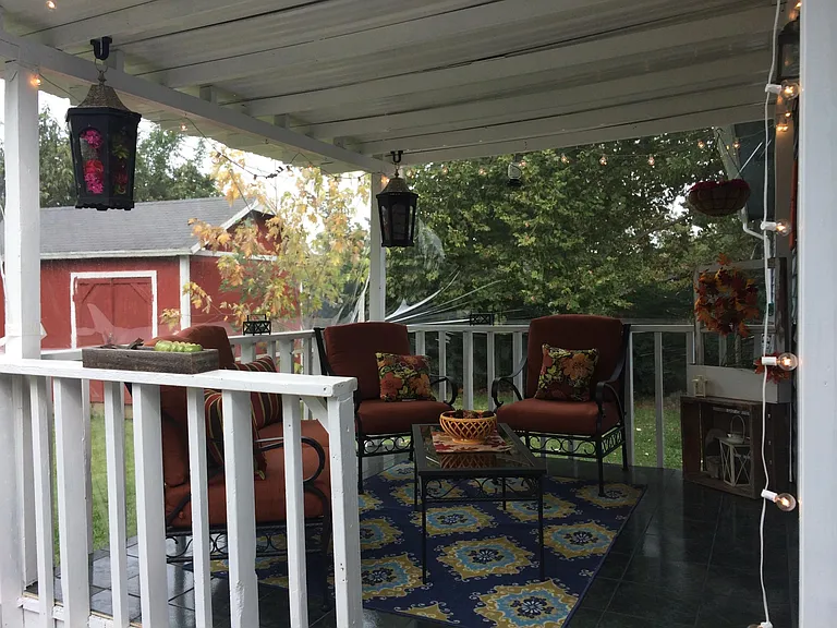 Beautiful back covered patio (furnishings not included)