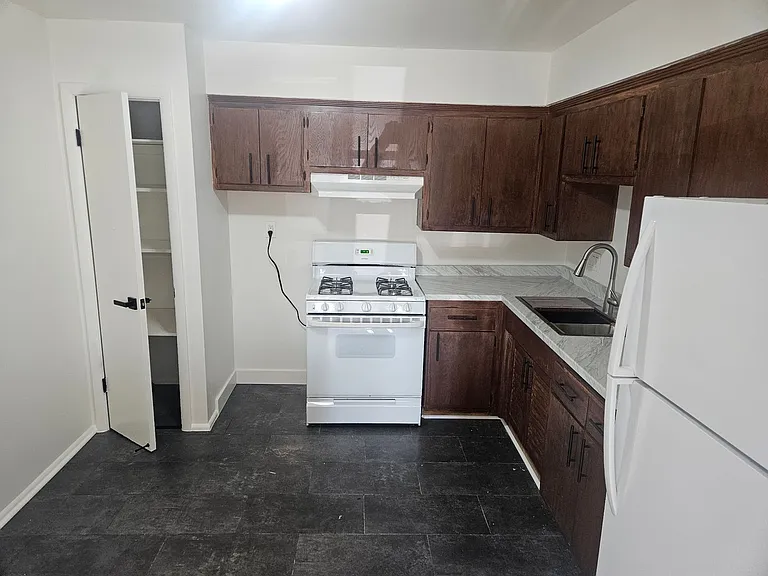 8708 W Villard Ave — Photo 3