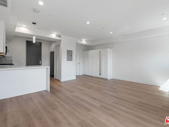 4th image of 2336 Westwood Blvd #321