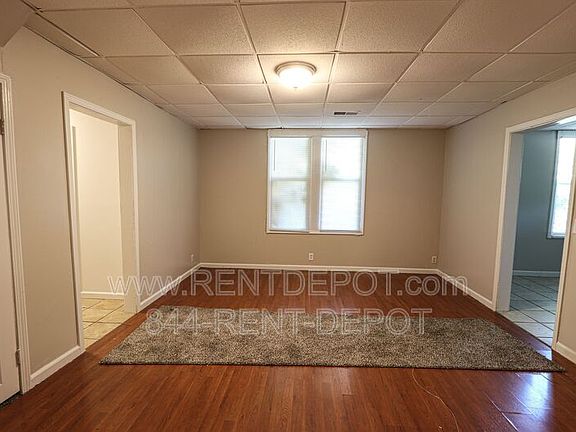 3rd image of 1229 E Illinois St
