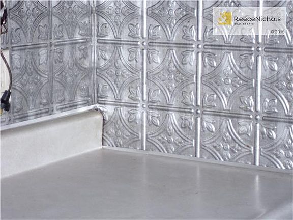 METAL TILE MATCHS STAINLESS KITCHEN APPLIANCES