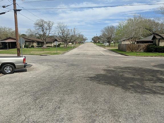 4th image of 789 Helter St