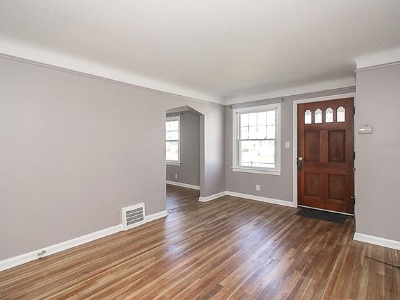 4th image of 19030 Monterey Ave