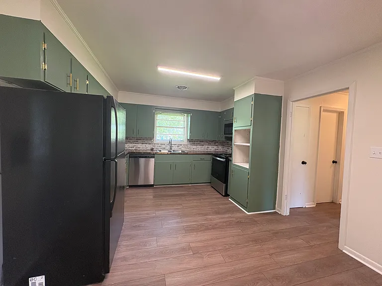 216 E Clayton St — Photo 5