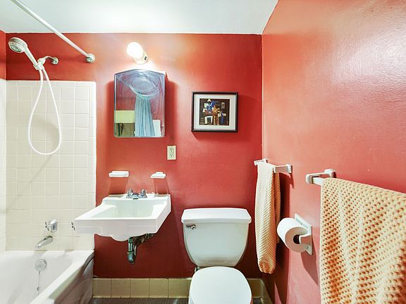 3rd image of 80 La Salle St APT 7B