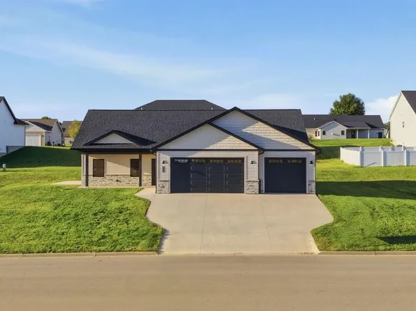 325 Model Rd, Cuba City, WI 53807