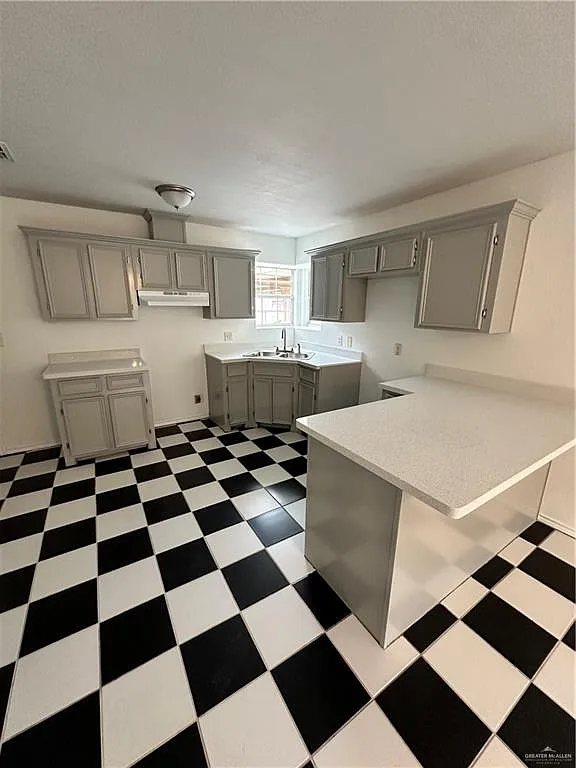 Building Photo - 3703 W Zelma St #3