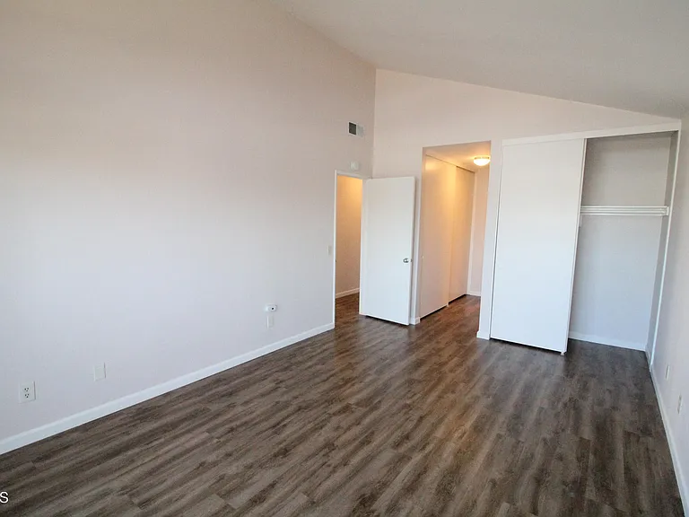 936 Belmont Ave — Photo 44