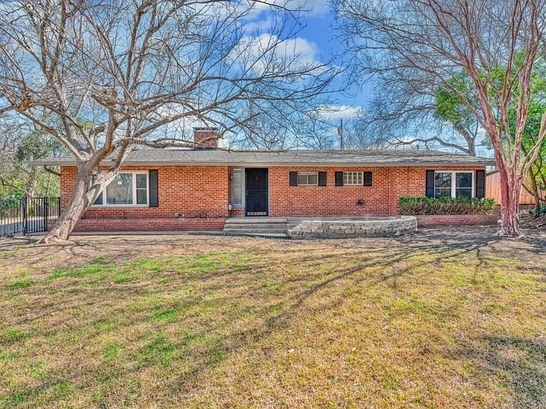 Fenced front yard