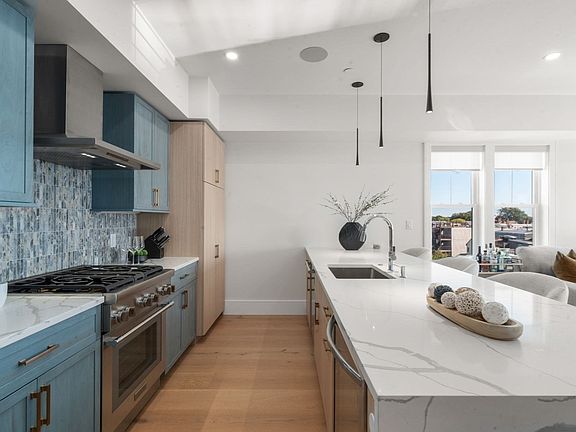 3rd image of 527 E 7th St #Penthouse 7