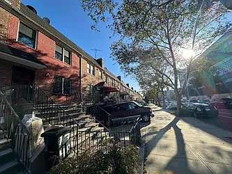 Rented by R New York