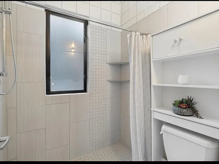360 W Broadway #403 — Photo 12