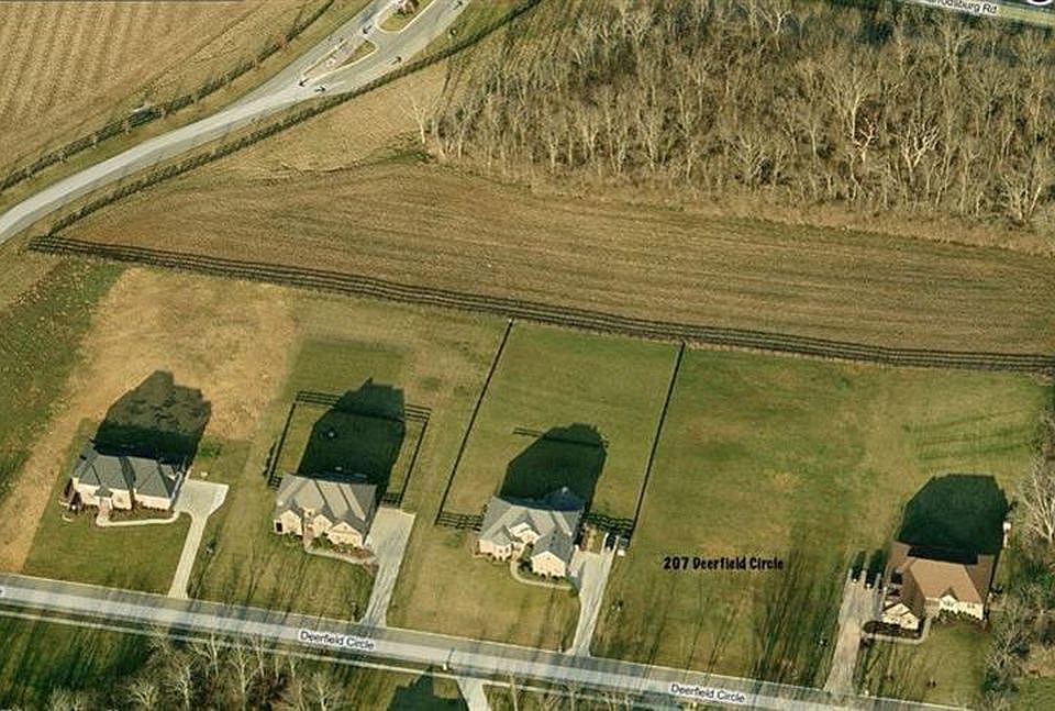 2nd image of 207 Deerfield Cir