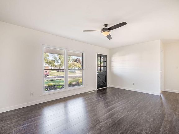 5th image of 470 Deerwood Ave E