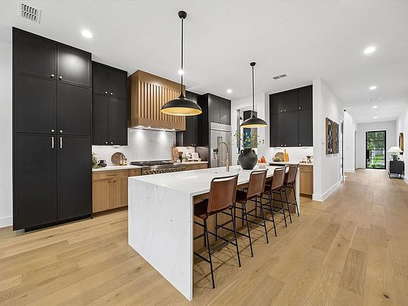 5th image of 1431 Curtin St