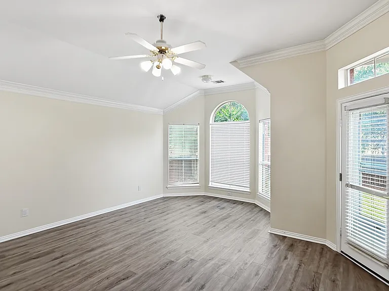 502 Overhill Dr — Photo 9