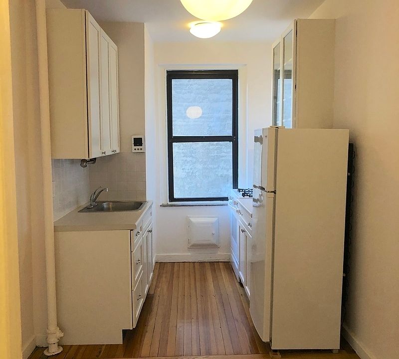 1st image of 267 W 70th St #4D
