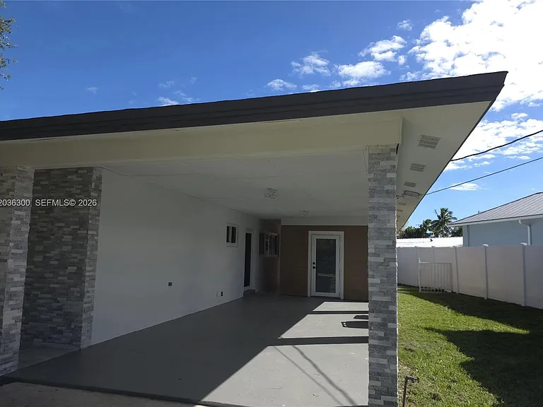 1565 Thumb Point Dr — Photo 11