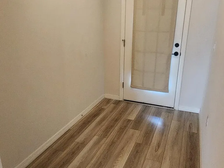 586 Cooper Ct SW — Photo 8