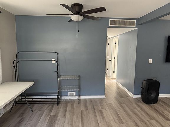 4th image of 2190 Garrick Ave